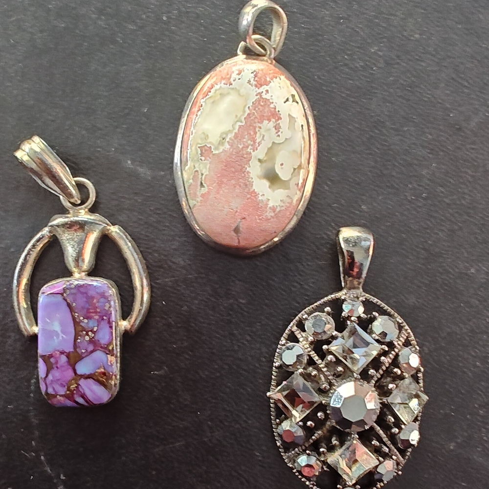 2 Silver Pendants  And Rhinestones Pendant
